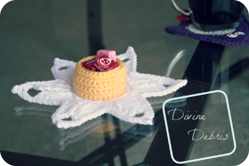 Darling Daffodil Candy Holder (free) crochet pattern by DivineDebris.com