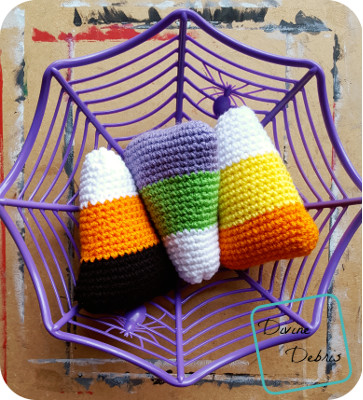 Too Cute Halloween Wreath crochet pattern by DivineDebris.com