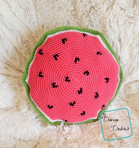 Watermelon Pillow free crochet pattern by Divinedebris.com Watermelon Pillow free crochet pattern by Divinedebris.com