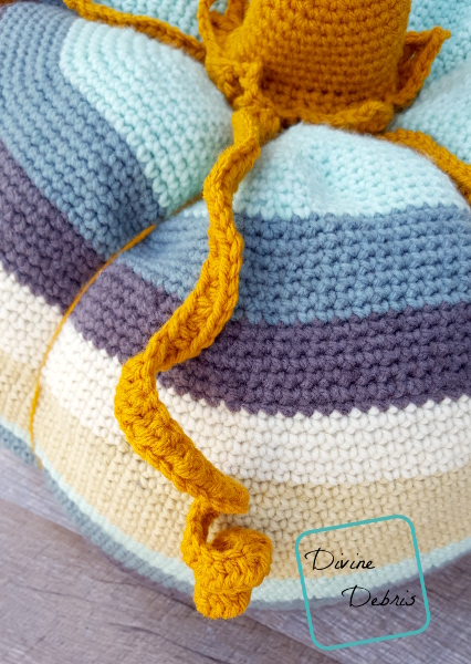Big Ol' Pumpkin free crochet pattern by DivineDebris.com
