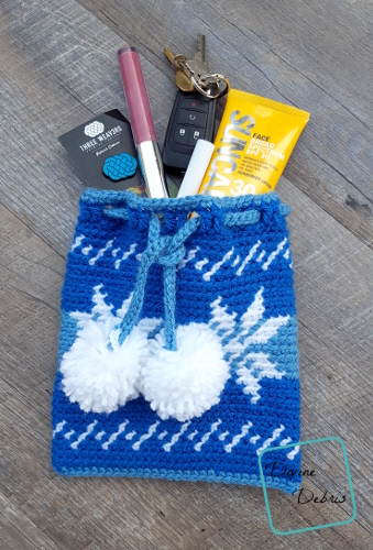 Dancing Snowflakes Drawstring Gift Bag free crochet pattern by DivineDebris.com