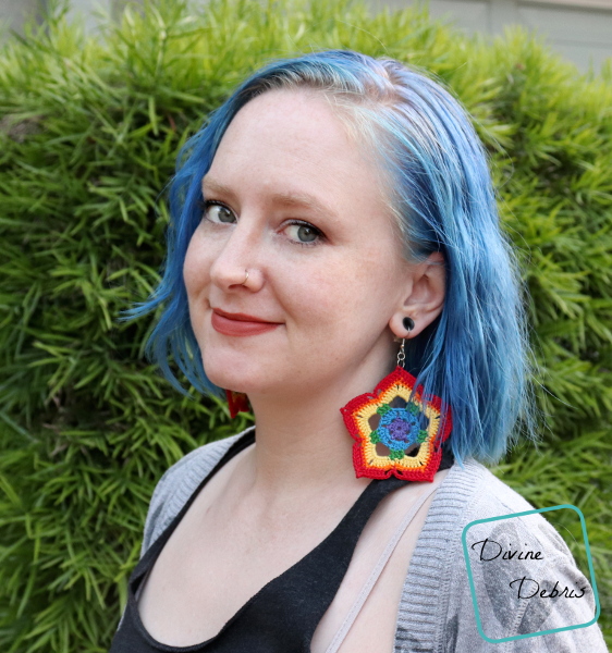 Learn how to make rainbow mini mandal crochet earrings from a free pattern by DivineDebris.com