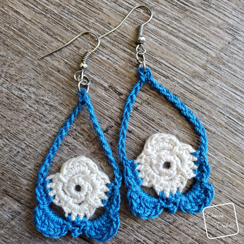 Learn to make the Abby Earrings from a free crochet pattern on Divinedebris.com