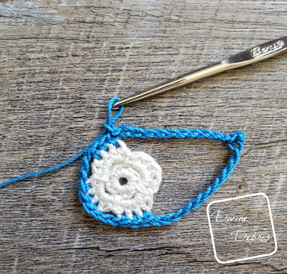 Learn to make the Abby Earrings from a free crochet pattern on Divinedebris.com