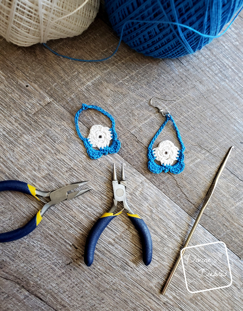 Learn to make the Abby Earrings from a free crochet pattern on Divinedebris.com