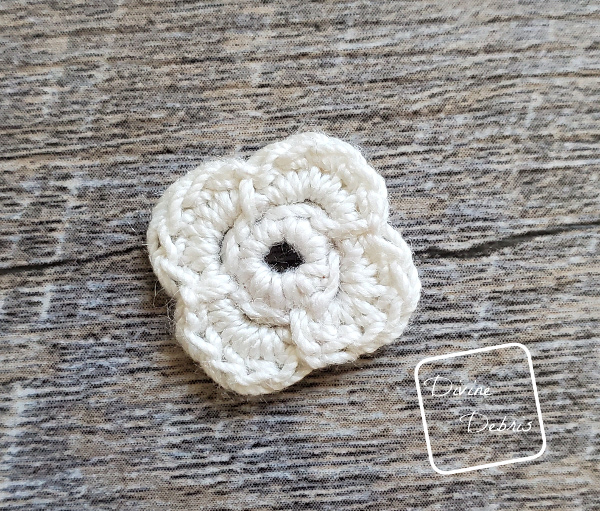 Learn to make the Abby Earrings from a free crochet pattern on Divinedebris.com