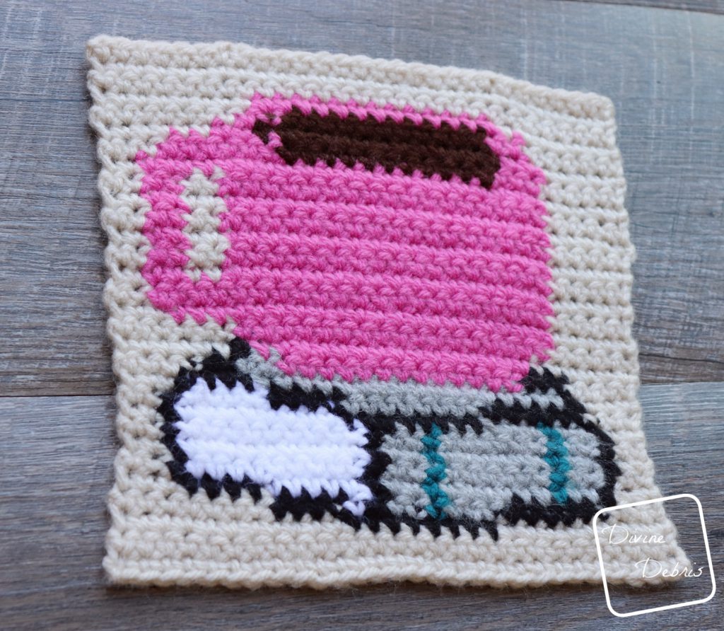 Learn to make an 8″ Tapestry Coffee Cup and Book Afghan Square from a free crochet pattern by DivineDebris.com