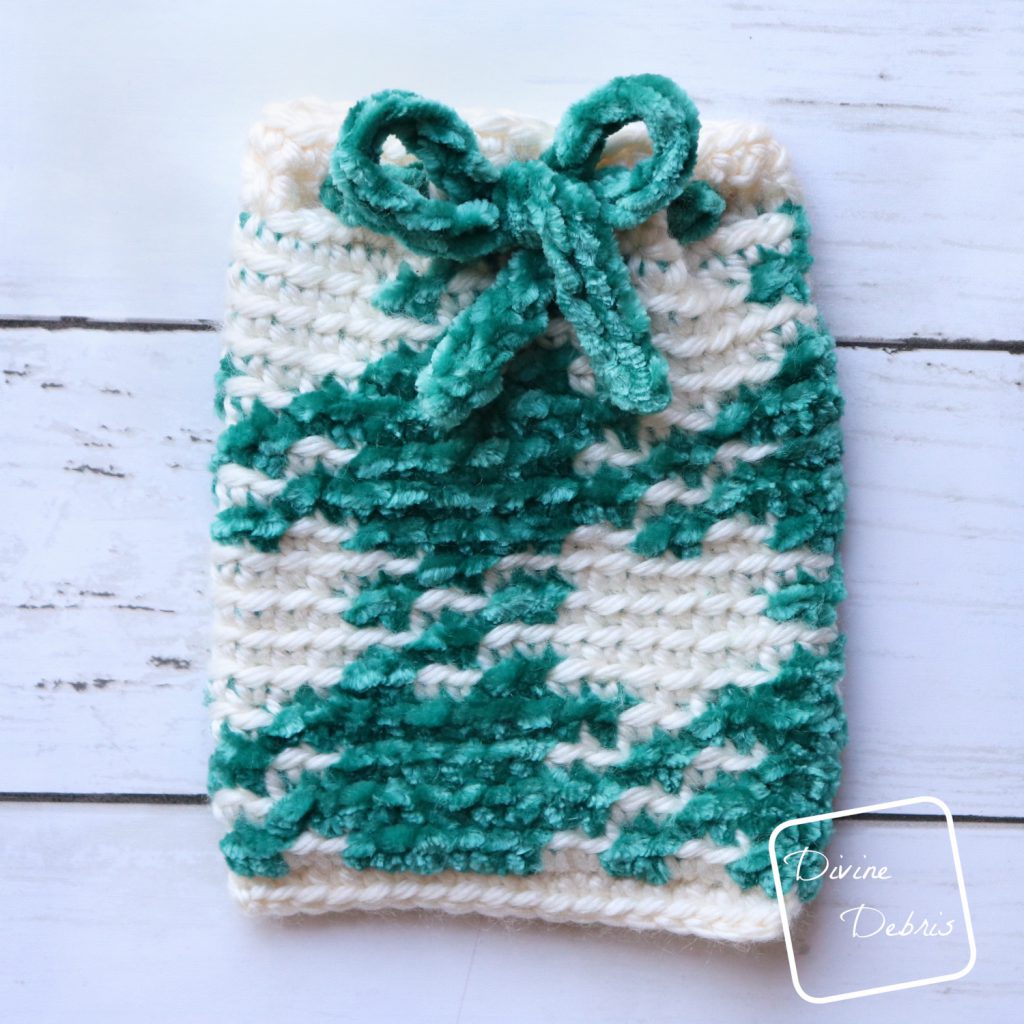 Pretty in Gingham Gift Bag free crochet pattern by DivineDebris.com