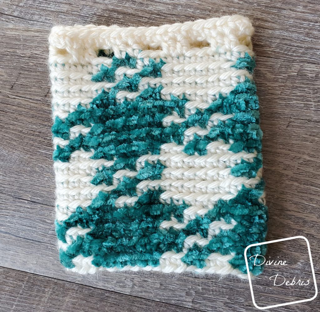 Pretty in Gingham Gift Bag free crochet pattern by DivineDebris.com