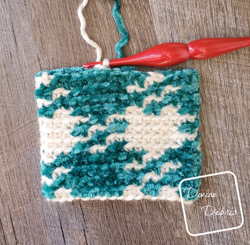 Pretty in Gingham Gift Bag free crochet pattern by DivineDebris.com
