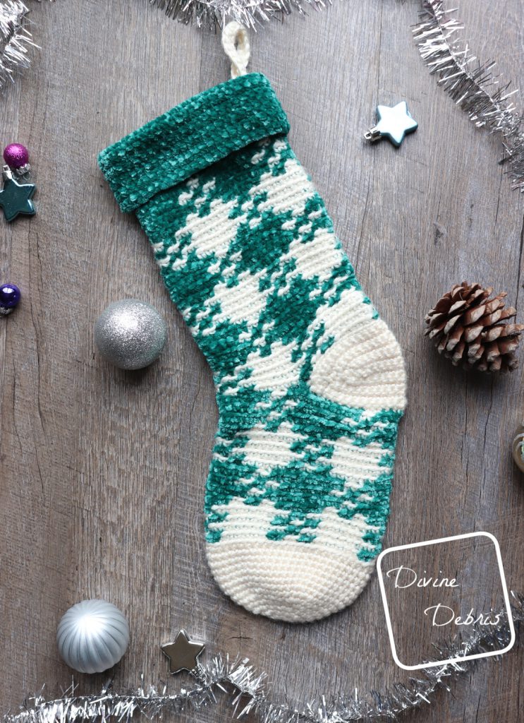Pretty in Gingham Stocking free crochet pattern by DivineDebris.com