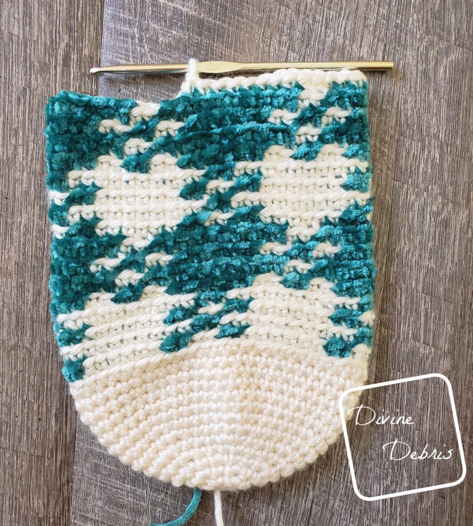 Pretty in Gingham Stocking free crochet pattern by DivineDebris.com