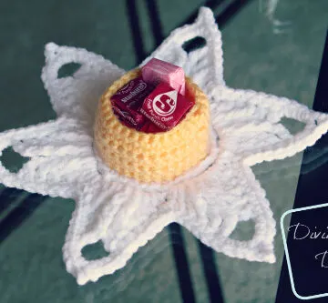 Darling Daffodil Candy Holder (free) crochet pattern by DivineDebris.com