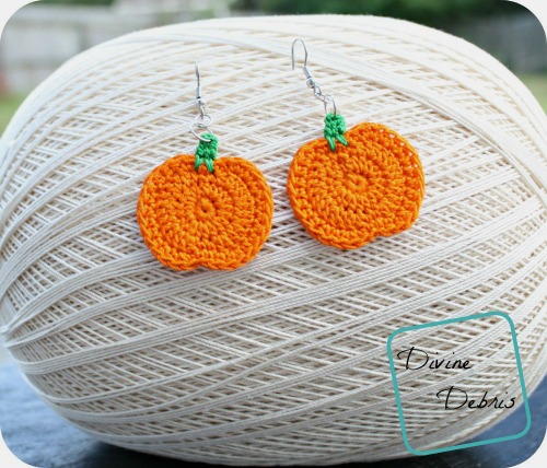 Pumpkin Earrings free crochet pattern by DivineDebris.com