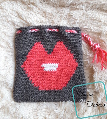 Big Kiss Bag crochet pattern by DivineDebris.com