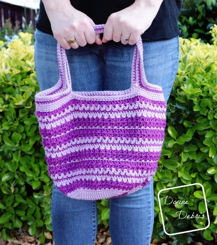 Learn to make a fun v-stitch based market tote bag for free on DivineDebris.com
