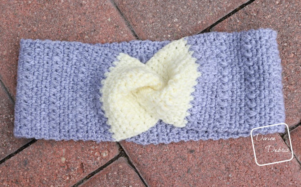 Learn to make the Whitney Headband, a crochet headband using the simple linen stitch combination, from a free crochet pattern on DivineDebris.com